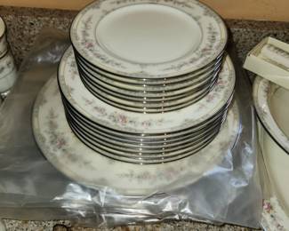 Noritake Shenandoah 9729 china, service for 8