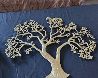 Metal wall hanger tree
