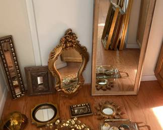 Grand Golden Bathroom Decor