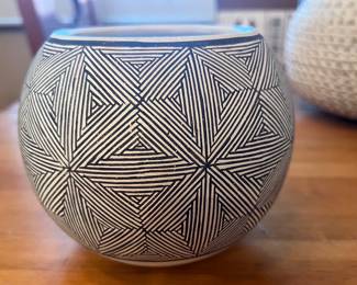 Fine line Acoma pot by P. Chino