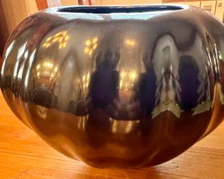 Black polished pot signed Paty Rodriquez, Mata Ortiz