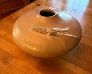 Hopi corn pot signed Iris Y Nampeyo 