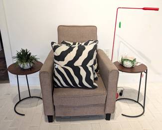 More furniture available!