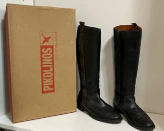 Pikolinos Black Boots