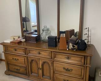 Sears Country IV collection long dresser with 2 mirrors has 9 drawers solid wood (32"H 76" L19" D)