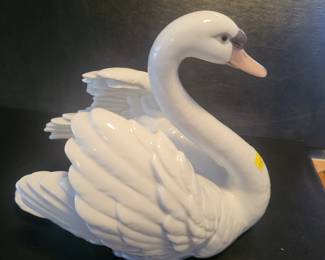 Lladró Swan with Wings Spread porcelain figurine,