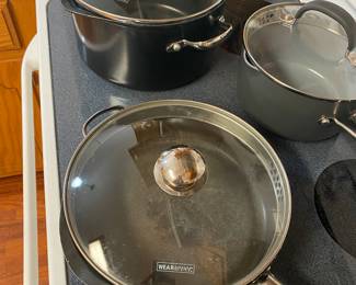 Cooks nonstick cookware.