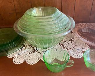 Set of 7 Vintage Green Glass Nesting Bowls. Rolled rim.