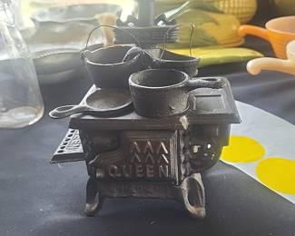 an Old Mountain cast iron miniature "Queen" box stove set, which is a replica of traditional stoves from the 19th century.