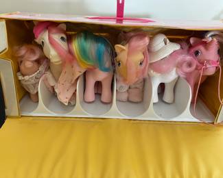 Vintage Hasbro My Little Pony Stable carry case - case holds 6 ponies in individual stalls which are included