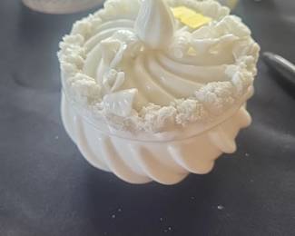 Vintage Ardalt Lenwile Japan Verithin Porcelain Floral Vanity Powder Set.