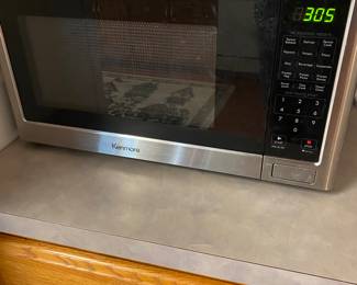 Kenmore countertop microwave oven.