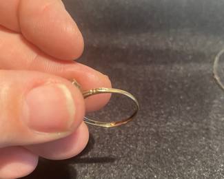 vintage 14k gold filigree ring with a central oval black onyx stone & diamond