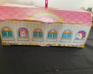 Vintage Hasbro My Little Pony Stable carry case - case holds 6 ponies in individual stalls which are included