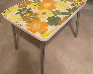 Kids Table - Love the colors