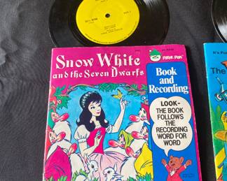vintage Peter Pan Records Snow White and the Seven Dwarfs book and 45 RPM record set.