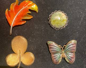 Vintage costume jewelry brooch's