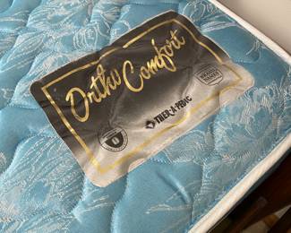 Wooden Twin - size Daybed with a mattress