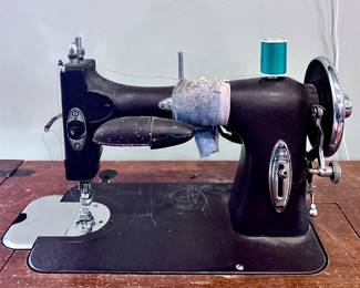 White Rotary Sewing Machine w/ Sewing Machine Table