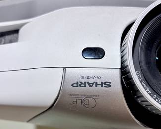 Sharp XV-Z900OU DLP Projector