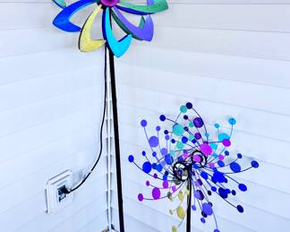  Lighted LED Flower Metal Wind Spinner and Confetti Wind Spinner Solar