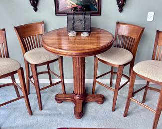 Bar Height Table and Chairs / Pub Table with Barstools