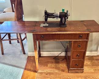 White Rotary Sewing Machine w/ Sewing Machine Table
