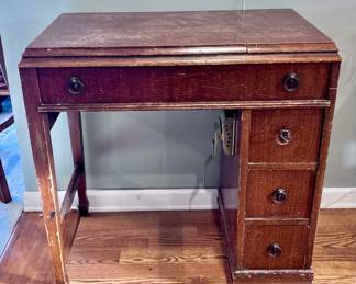 Sewing Machine Table / Desk