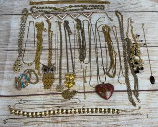 30+ Mixed Costume Necklaces: Vintage & Modern Styles, Assorted Pendants