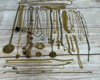 Large Lot of 30 Assorted Costume Necklaces - Chains, Pendants, & Chokers