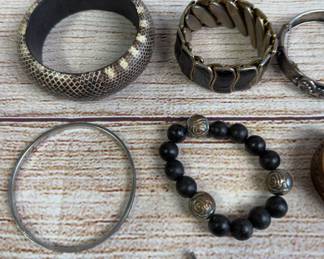 Vintage Costume Jewelry Bracelet Lot 14pcs Mixed Styles Bangles Cuffs 15 oz