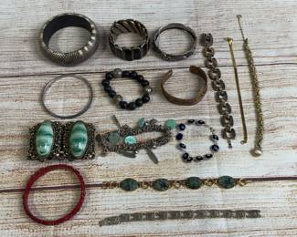 Vintage Costume Jewelry Bracelet Lot 14pcs Mixed Styles Bangles Cuffs 15 oz