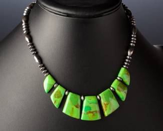 Sterling Silver Gaspeite Native American Graduated Stone Necklace 15.5in