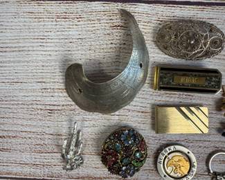 Vintage Costume Jewelry & Accessory Lot - Mixed Pins, Brooches, Keychains