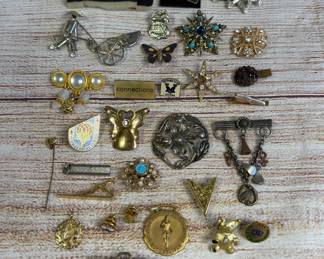 Diverse Lot of 30+ Vintage & Modern Costume Jewelry Pins Pendants - Gold Plated, Rhinestone