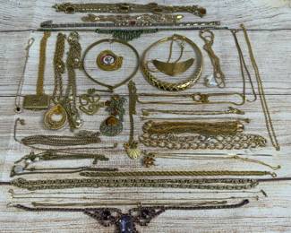 Lot of 30 Vintage & Modern Costume Jewelry Necklaces - Mixed Styles