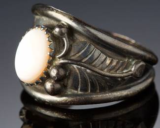 Vintage Navajo MOP Sterling Silver Ring SZ 9.5 Native American Jewelry
