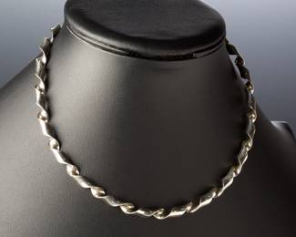 Modernist Ribbon Twist Silver Tone Choker Necklace | 33.42g, 15in Circumference