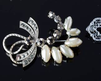 Lot of 5 Vintage Costume Jewelry Brooches Pins | Rhinestone, Pearl, Enamel