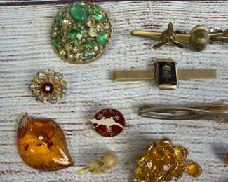 Vintage Costume Jewelry Lot: 40 Pins, Pendants, Brooches, Tie Clips - Diverse Collection