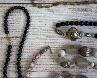 Lot of 15 Costume Jewelry Necklaces Faux Pearl Beaded Rosary Unsearched