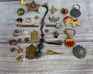 Lot of 30+ Vintage Assorted Collectible Pins, Pendants, Tie Clips, Keychains