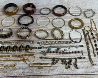 Vintage Costume Jewelry Bracelet Lot 30pc Unsorted Craft Resell