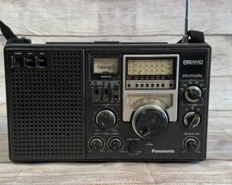 Panasonic RF-2200 8-Band Shortwave Radio NON-WORKING For Parts or Repair