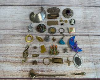 Vintage Costume Jewelry & Accessory Lot - Mixed Pins, Brooches, Keychains