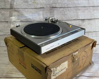 Pioneer PL-630 Vintage Turntable FOR PARTS/REPAIR w/ Original Box