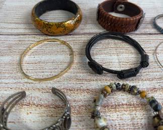 Vintage Costume Jewelry Bracelet Lot 30pc Unsorted Craft Resell