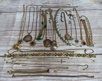 Large Lot of 30 Vintage Style Costume Necklaces - Chains, Pendants, Chokers