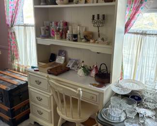 . . . with matching desk/bookshelf combo