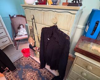 . . . nice shabby chic dresser